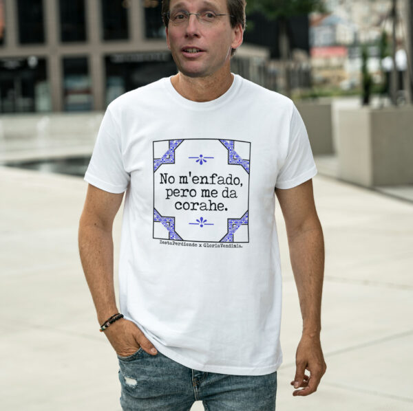 Camiseta Clásica Manga Corta "No m'enfado pero me da corahe" x GloriaVendimia