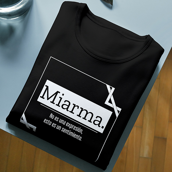 Camiseta Clásica Negra Miarma