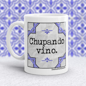 Taza Chupando vino