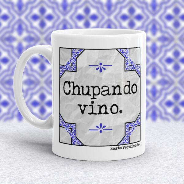 Taza Chupando vino